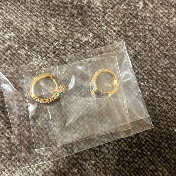 Savvy Cie 18K Over Silver Snake Earrings, New in Original Packaging, Gold Color - Picture 9 of 11